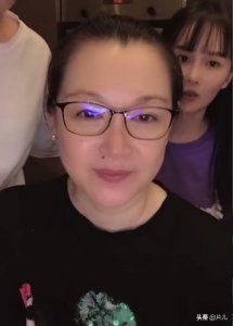 ​赵本山老婆是谁（赵本山妻子马丽娟直播首秀）