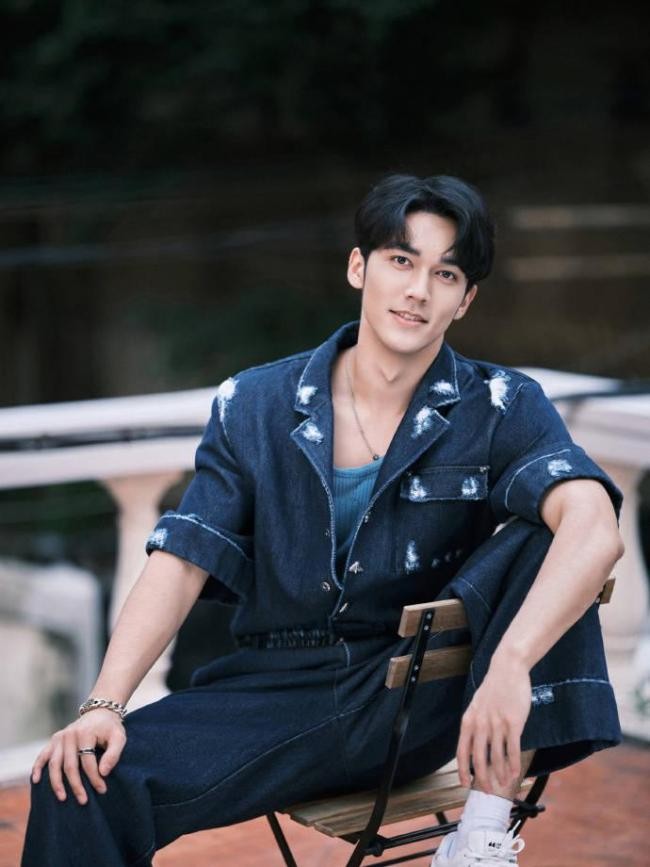 陈牧驰说兄弟抱一下亲一下很正常:我就是要抱着你