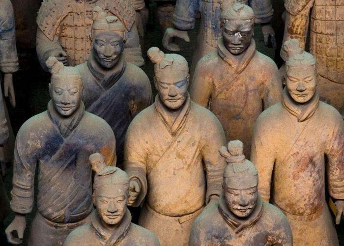 秦始皇陵最特殊的兵马俑,全身都是这种颜色,专家无法解释原因!