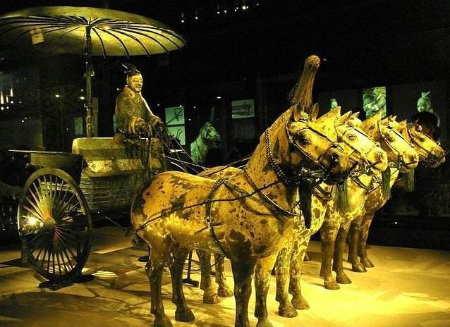 秦始皇陵最特殊的兵马俑,全身都是这种颜色,专家无法解释原因!