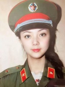 ​“薛宝钗”张莉身价过亿：58岁依旧未婚，无儿无女难逃红楼一梦