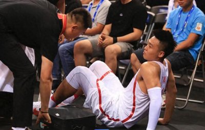 ​任骏飞脚伤人事件引发舆论风暴？球迷呼吁篮协重罚广东队核心球员